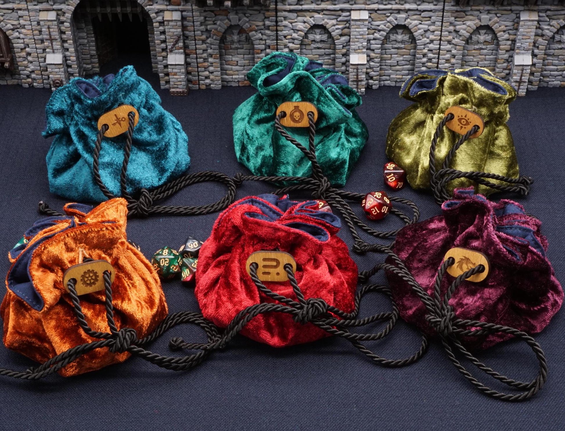 tabletop aufbewahrung Small dice bag, hand-sewn from panne velvet in a muted guardian olive